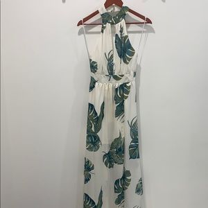 Maxi halter dress 🤍